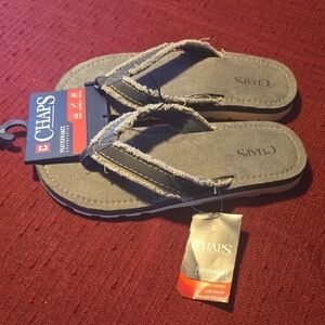 Chaps Men's Gray and Dark Gray Frayed Strap Flip Flops.  Size 8/9. NWT.